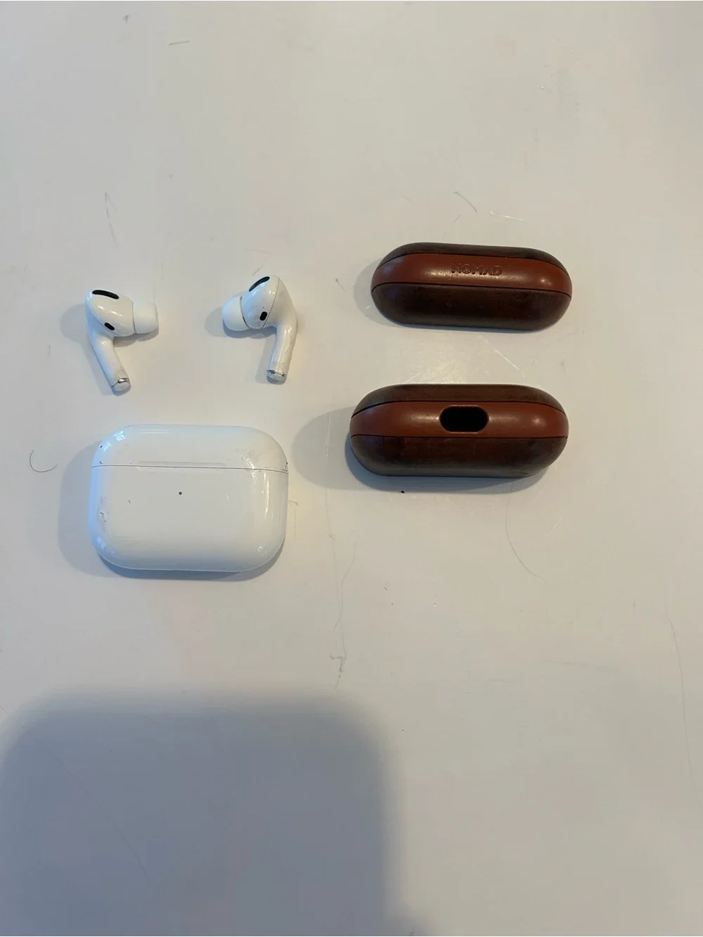 Apple AirPods Pro 2nd Generation/ MagSafe Wireless Charging Case /White